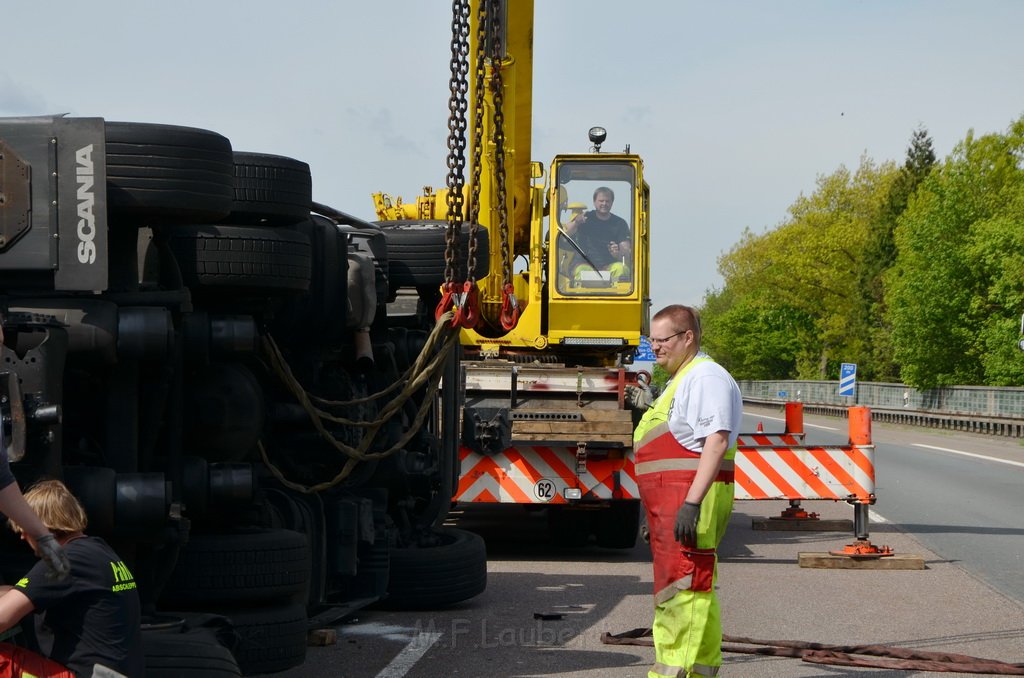 VU LKW umgestuerzt A 3 Rich Oberhausen Hoehe AS Koeln Koenigsforst P310.JPG - Miklos Laubert